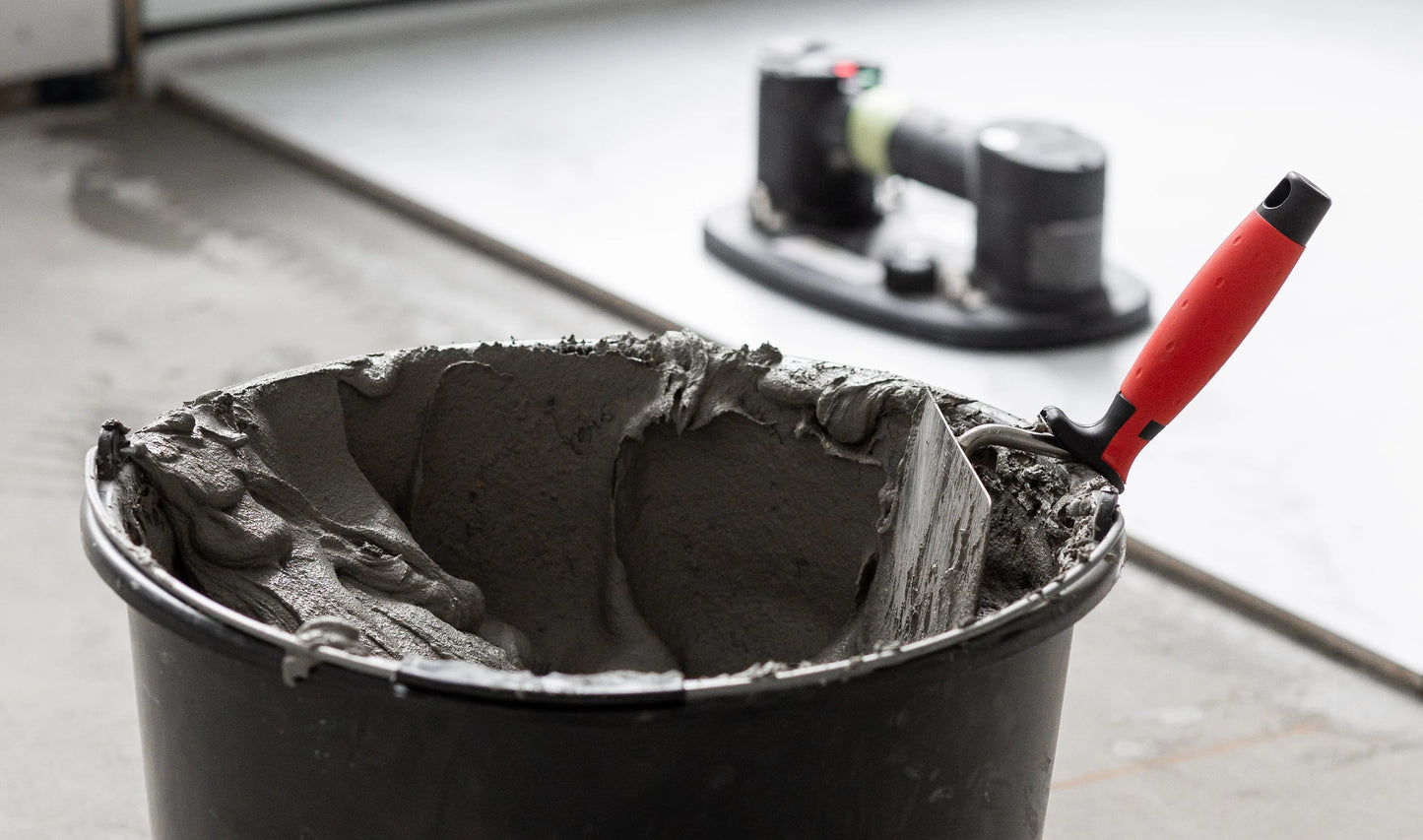 The Perfect Level Master – Bucket Scoop