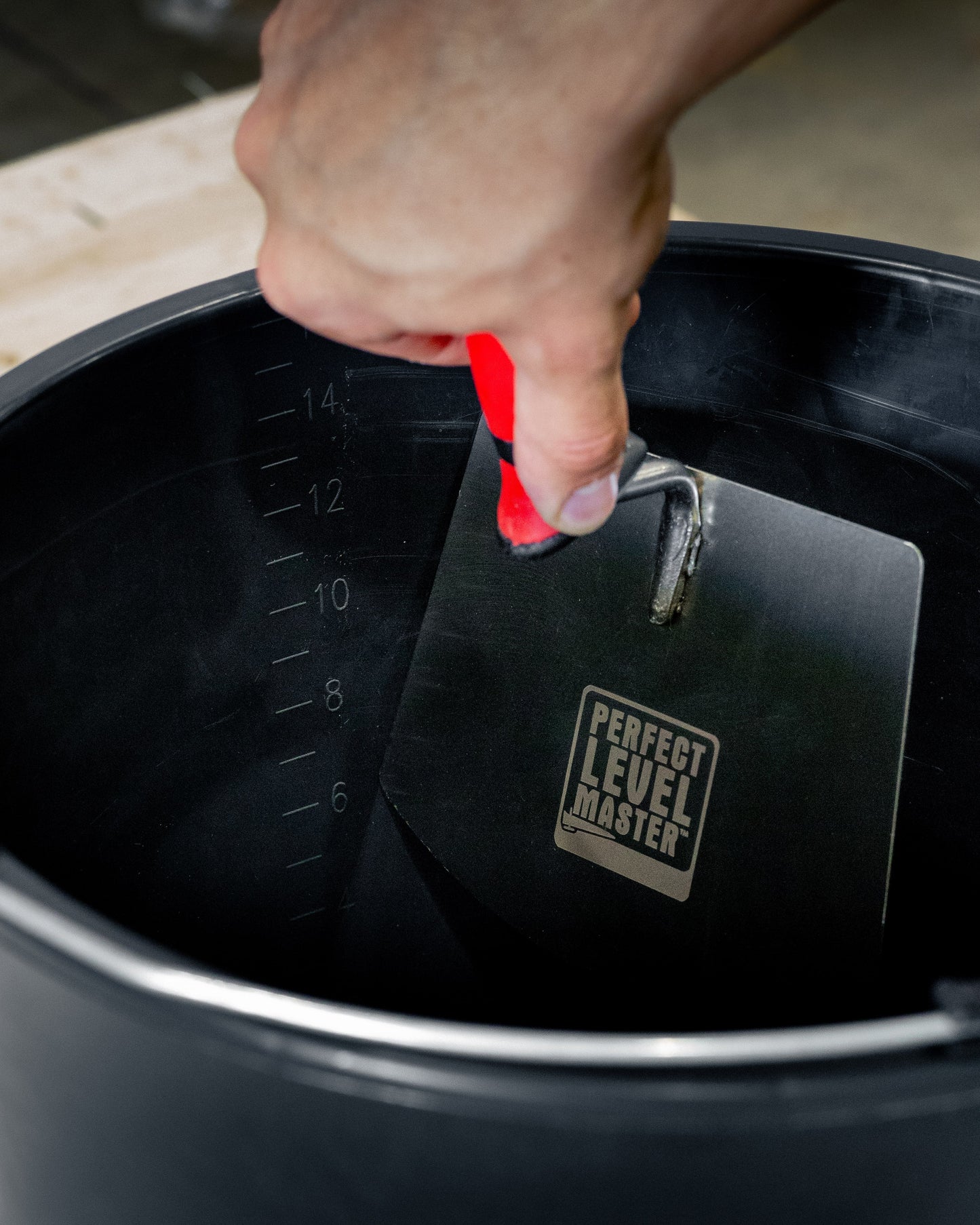 The Perfect Level Master – Bucket Scoop