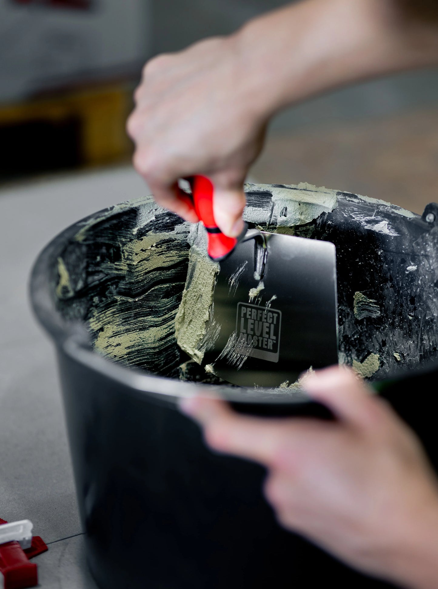 The Perfect Level Master – Bucket Scoop